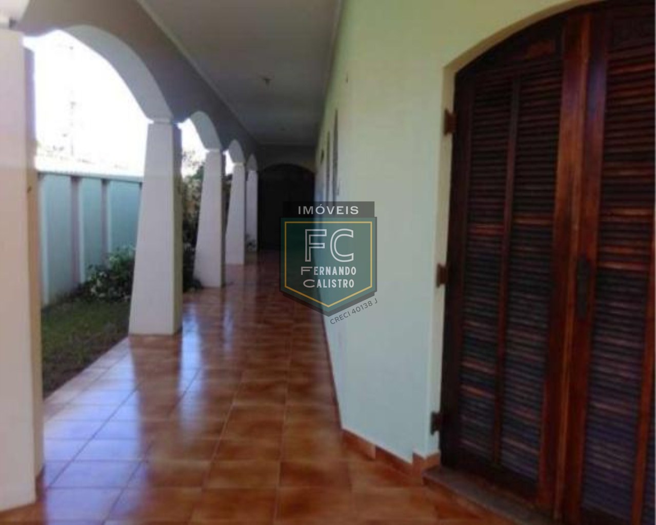 Casa de esquina na praia dos sonhos, itanhaém! 4 dormitórios (2 suítes), piscina c/ cascata, espaço gourmet coberto c/ churrasqueira, 6 vagas cobertas