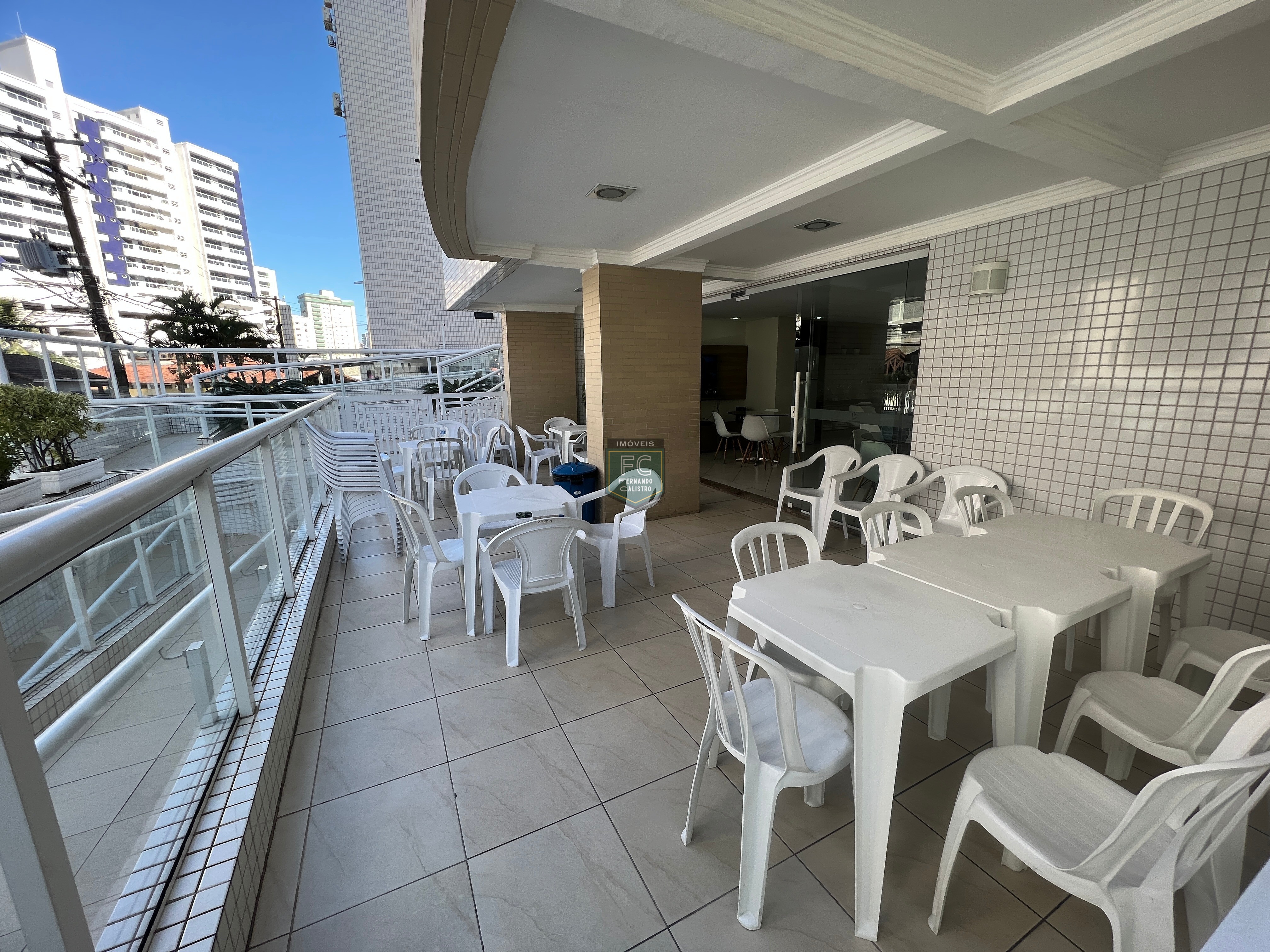 Apartamento Alto Padrão 2 Dormitórios (1 Suíte), Varanda Gourmet Envidraçada c/ Churrasqueira, Piscina, 700 mts Praia, Local Central, Guilhermina, PG