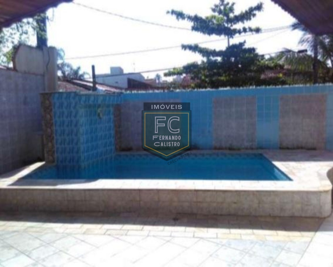 Casa de esquina na praia dos sonhos, itanhaém! 4 dormitórios (2 suítes), piscina c/ cascata, espaço gourmet coberto c/ churrasqueira, 6 vagas cobertas
