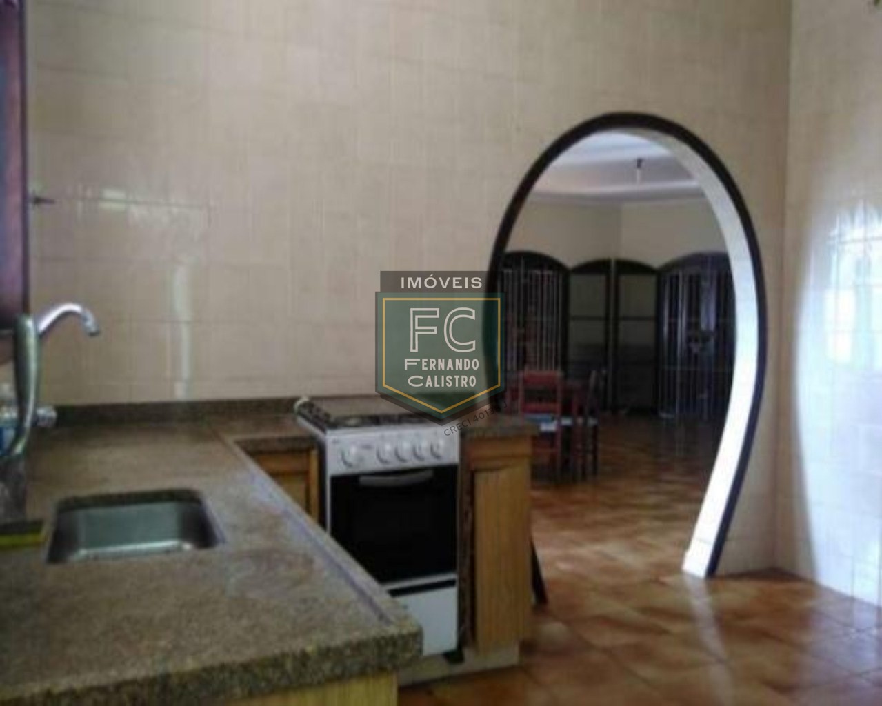 Casa de esquina na praia dos sonhos, itanhaém! 4 dormitórios (2 suítes), piscina c/ cascata, espaço gourmet coberto c/ churrasqueira, 6 vagas cobertas
