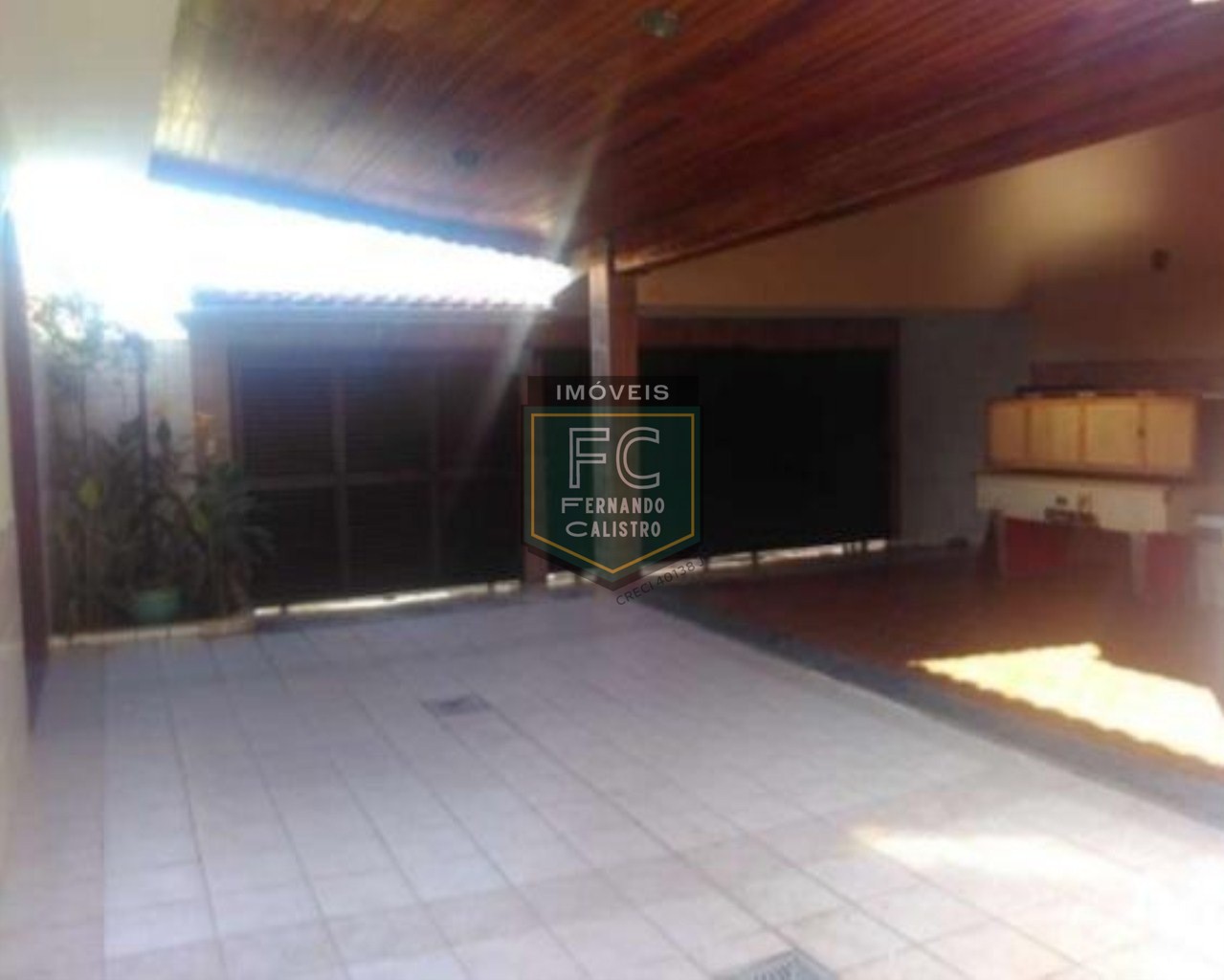 Casa de esquina na praia dos sonhos, itanhaém! 4 dormitórios (2 suítes), piscina c/ cascata, espaço gourmet coberto c/ churrasqueira, 6 vagas cobertas