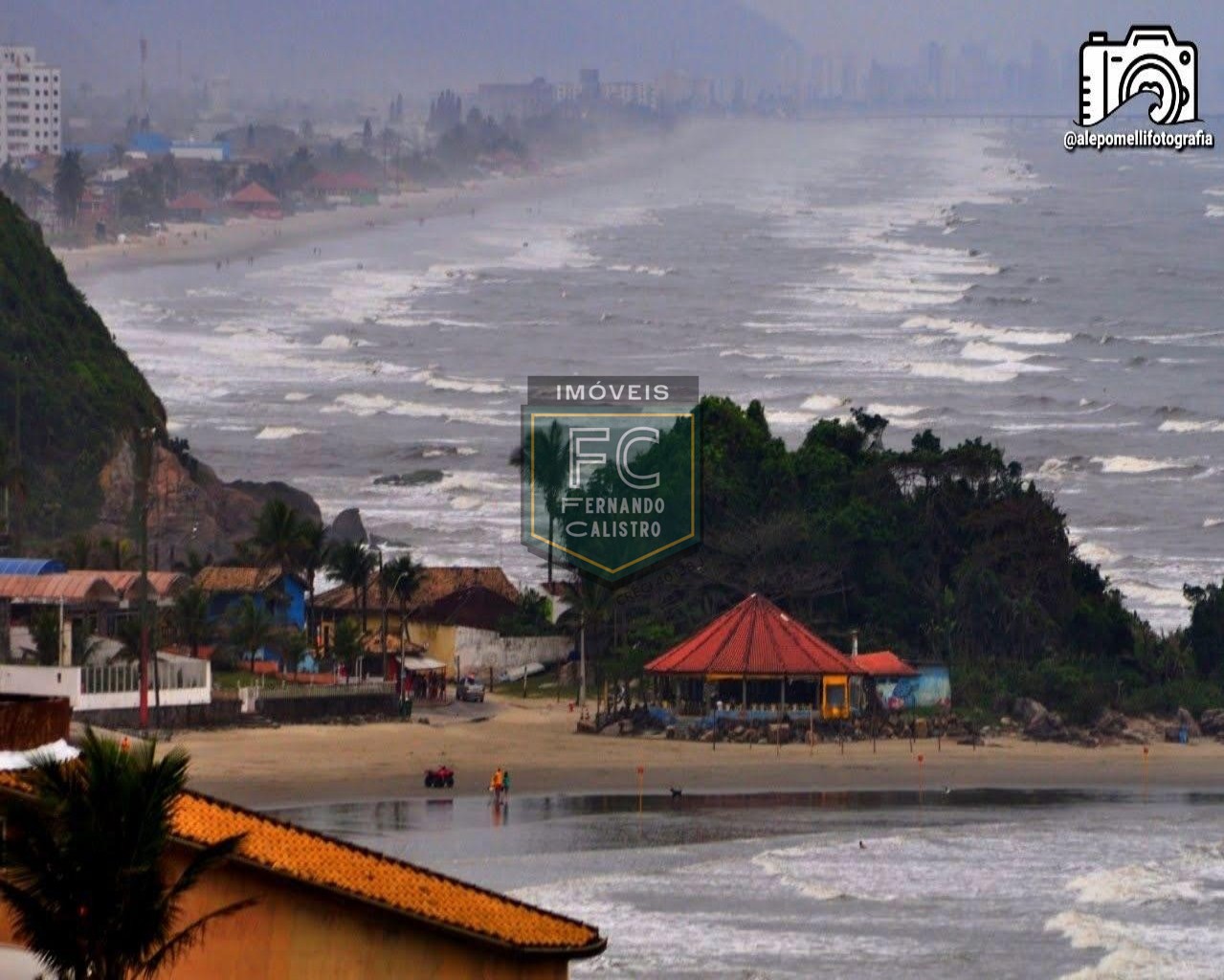 Casa de esquina na praia dos sonhos, itanhaém! 4 dormitórios (2 suítes), piscina c/ cascata, espaço gourmet coberto c/ churrasqueira, 6 vagas cobertas