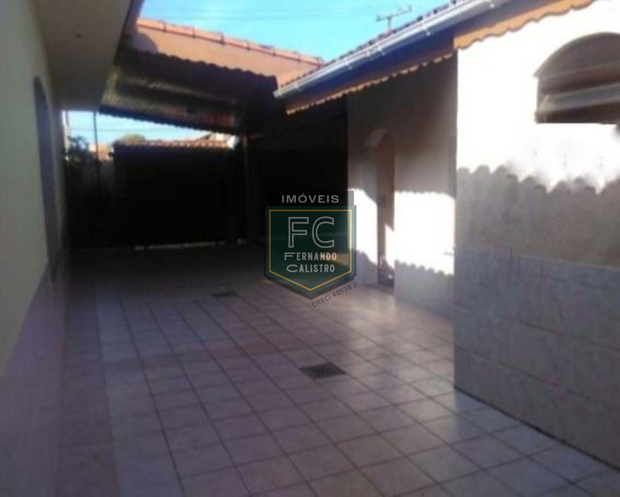 Casa de esquina na praia dos sonhos, itanhaém! 4 dormitórios (2 suítes), piscina c/ cascata, espaço gourmet coberto c/ churrasqueira, 6 vagas cobertas