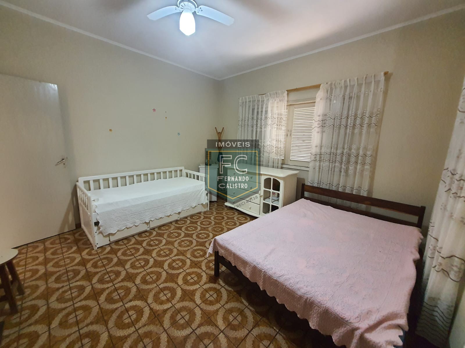 Casa Lote Inteiro 2 Dormitórios + Edícula c/ Sala, Dormitório e Banheiro, Espaço p/ Piscina, 4 Vagas, Perto da Praia, Bal. Flórida, Praia Grande SP