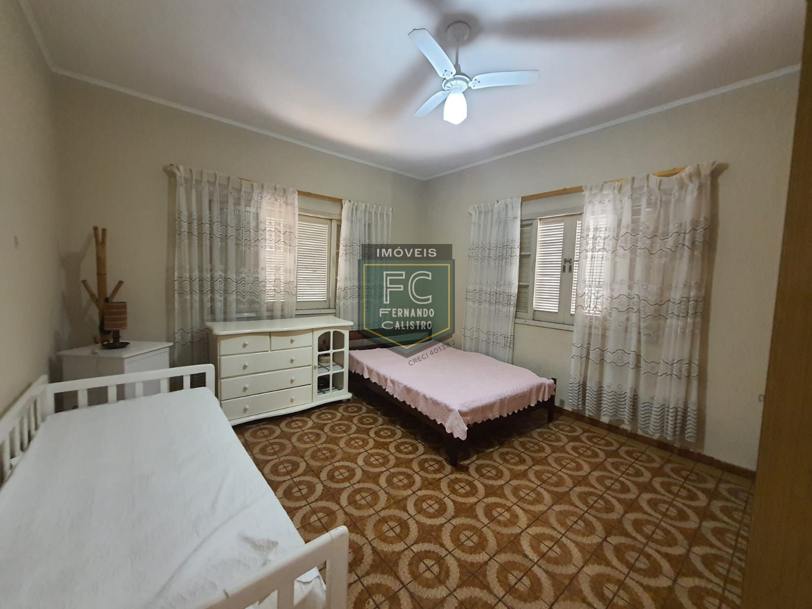 Casa Lote Inteiro 2 Dormitórios + Edícula c/ Sala, Dormitório e Banheiro, Espaço p/ Piscina, 4 Vagas, Perto da Praia, Bal. Flórida, Praia Grande SP