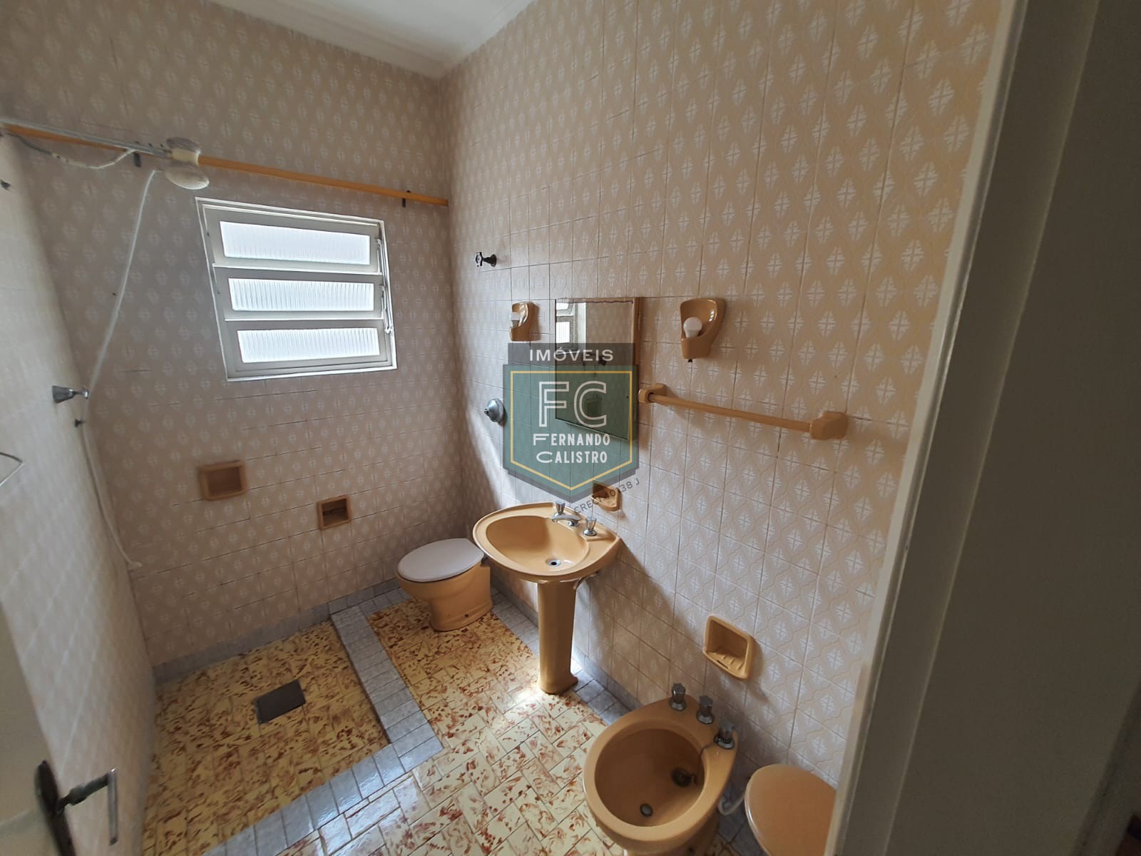 Casa Lote Inteiro 2 Dormitórios + Edícula c/ Sala, Dormitório e Banheiro, Espaço p/ Piscina, 4 Vagas, Perto da Praia, Bal. Flórida, Praia Grande SP