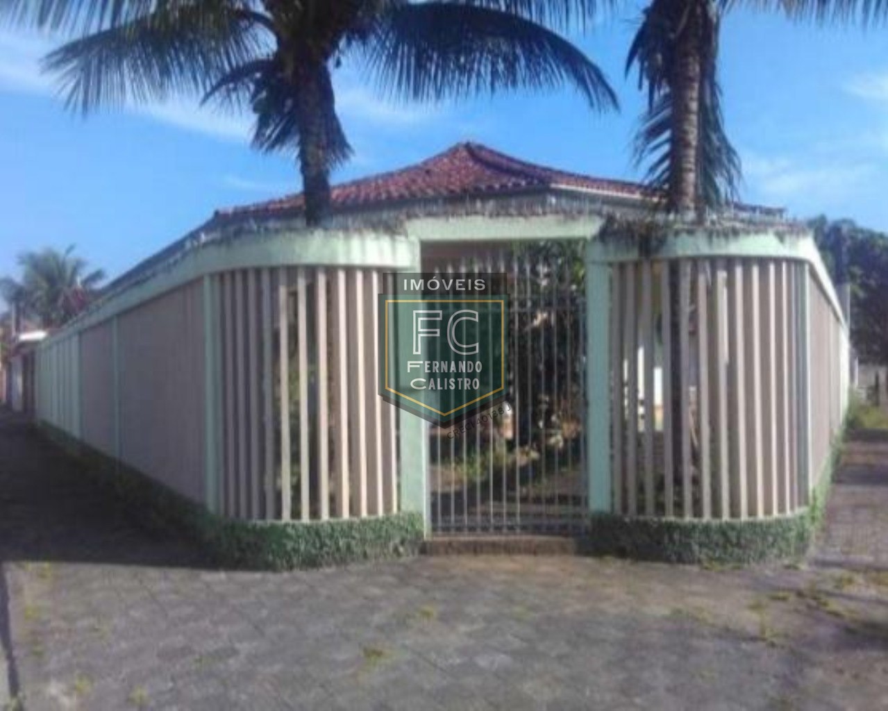 Casa de esquina na praia dos sonhos, itanhaém! 4 dormitórios (2 suítes), piscina c/ cascata, espaço gourmet coberto c/ churrasqueira, 6 vagas cobertas