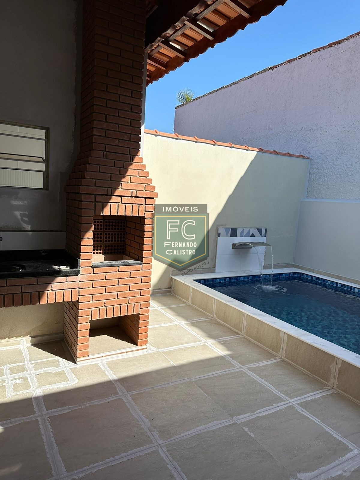 Casa térrea nova a 140 mts da praia, 2 suítes, quintal c/ pi
