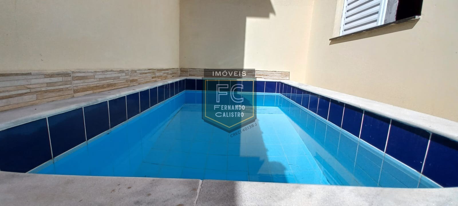 Casa térrea na praia em condomínio fechado, mobiliada, 2 dor