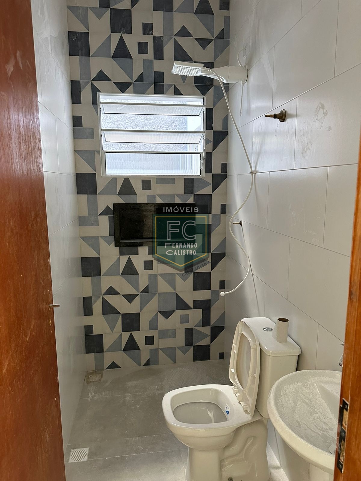 Casa térrea nova a 140 mts da praia, 2 suítes, quintal c/ pi