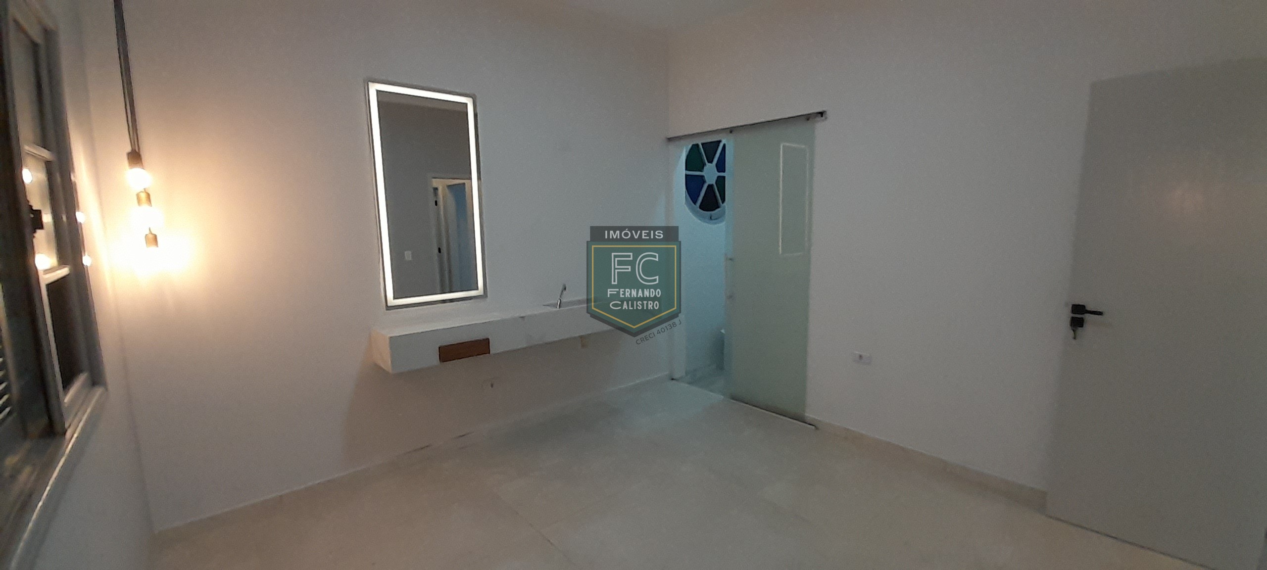 Casa Térrea de Esquina em Frente ao Mar, 3 Dormitórios (1 Suíte) Reformada, Piscina, Espaço p/ Churrasqueira, 3 Vagas, Jd. Imperador, Praia Grande SP