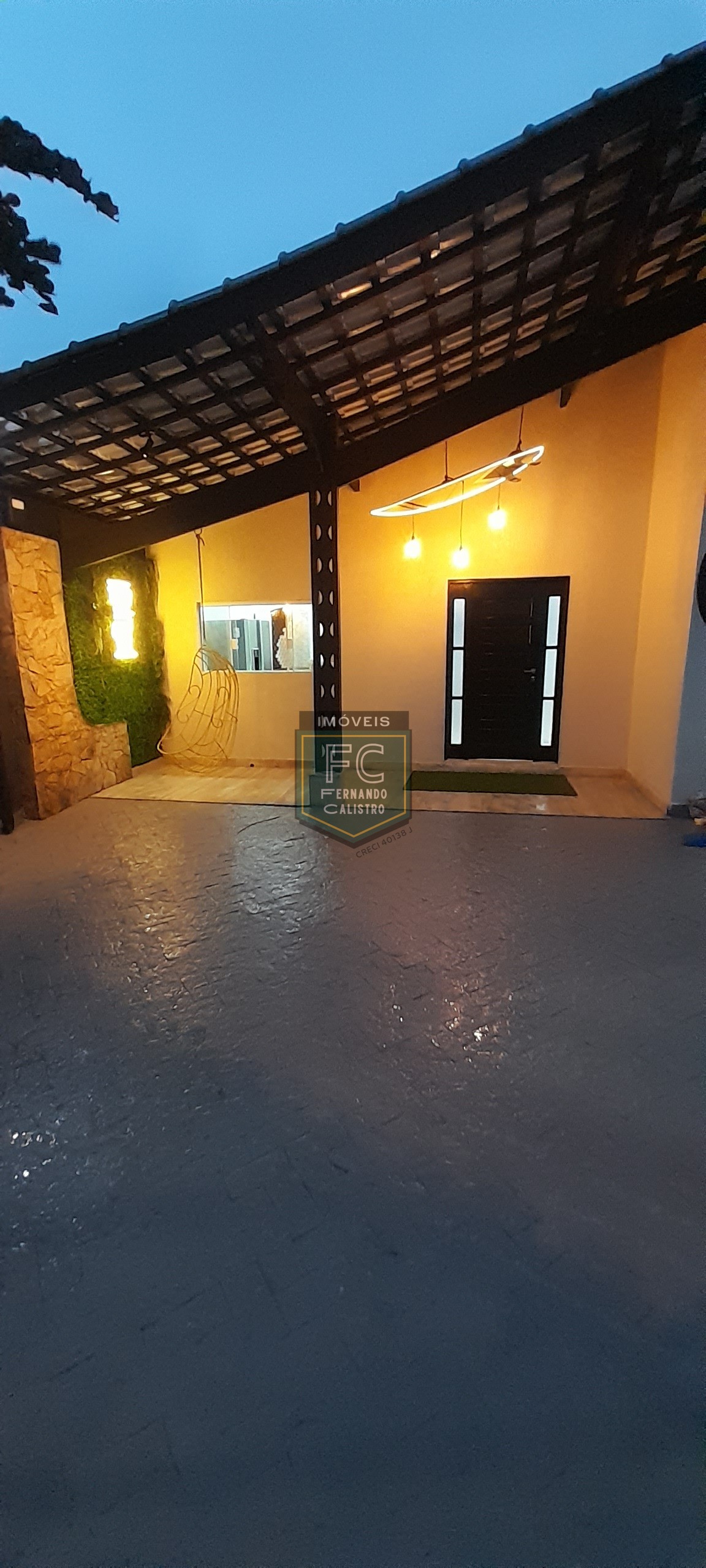 Casa térrea de esquina em frente ao mar, 3 dormitórios (1 su