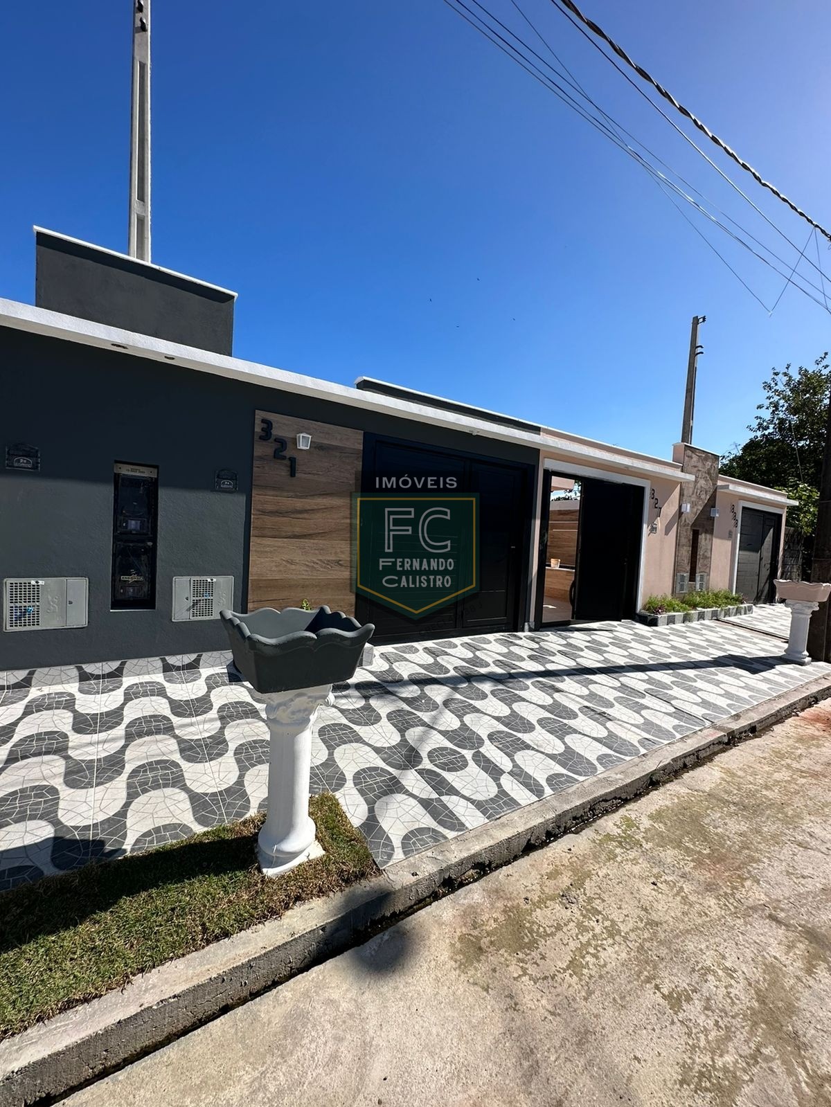 Casas novas prontas para morar, 2 dormitórios (1 suíte), quintal c/ piscina, área gourmet c/ churrasqueira, 2 vagas, 750 mts da praia, itanhaém - sp