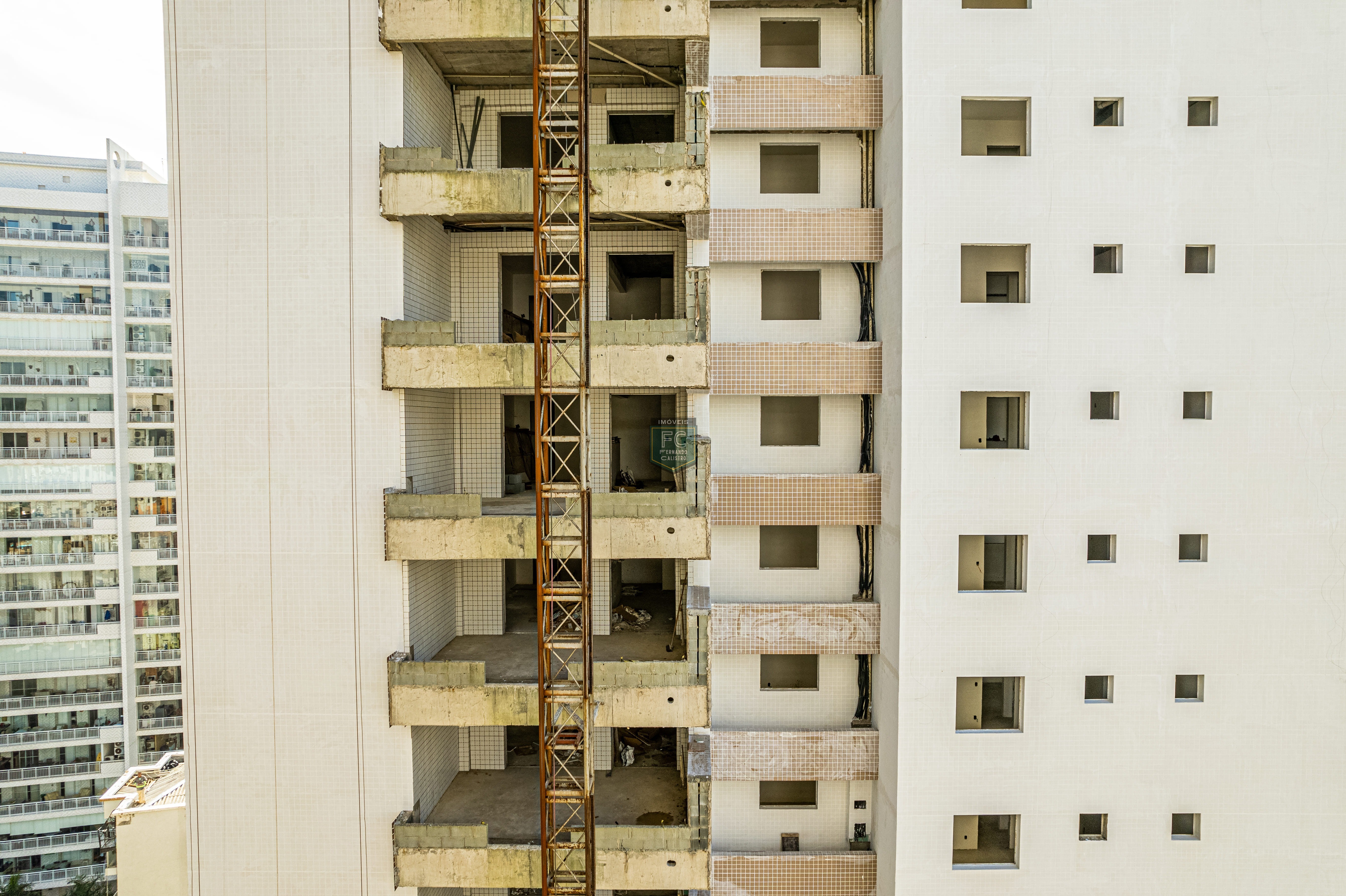 Investimento guarujá: apartamento alto padrão 3 dormitórios (1 suíte), varanda gourmet, 2 vagas, lazer de clube, financ. Direto, v. Alzira, guarujá sp