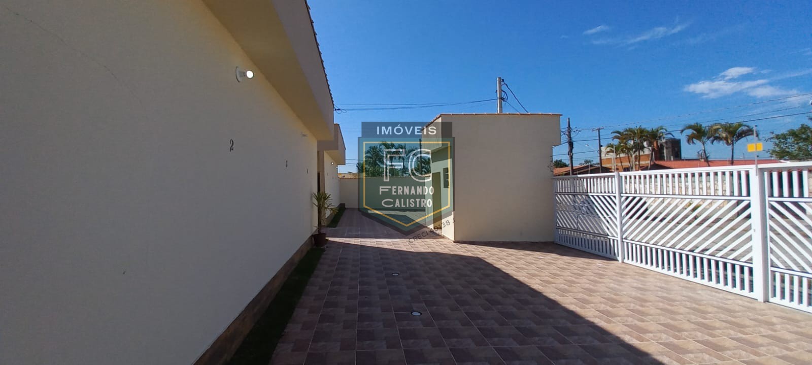 Casa térrea na praia em condomínio fechado, mobiliada, 2 dor