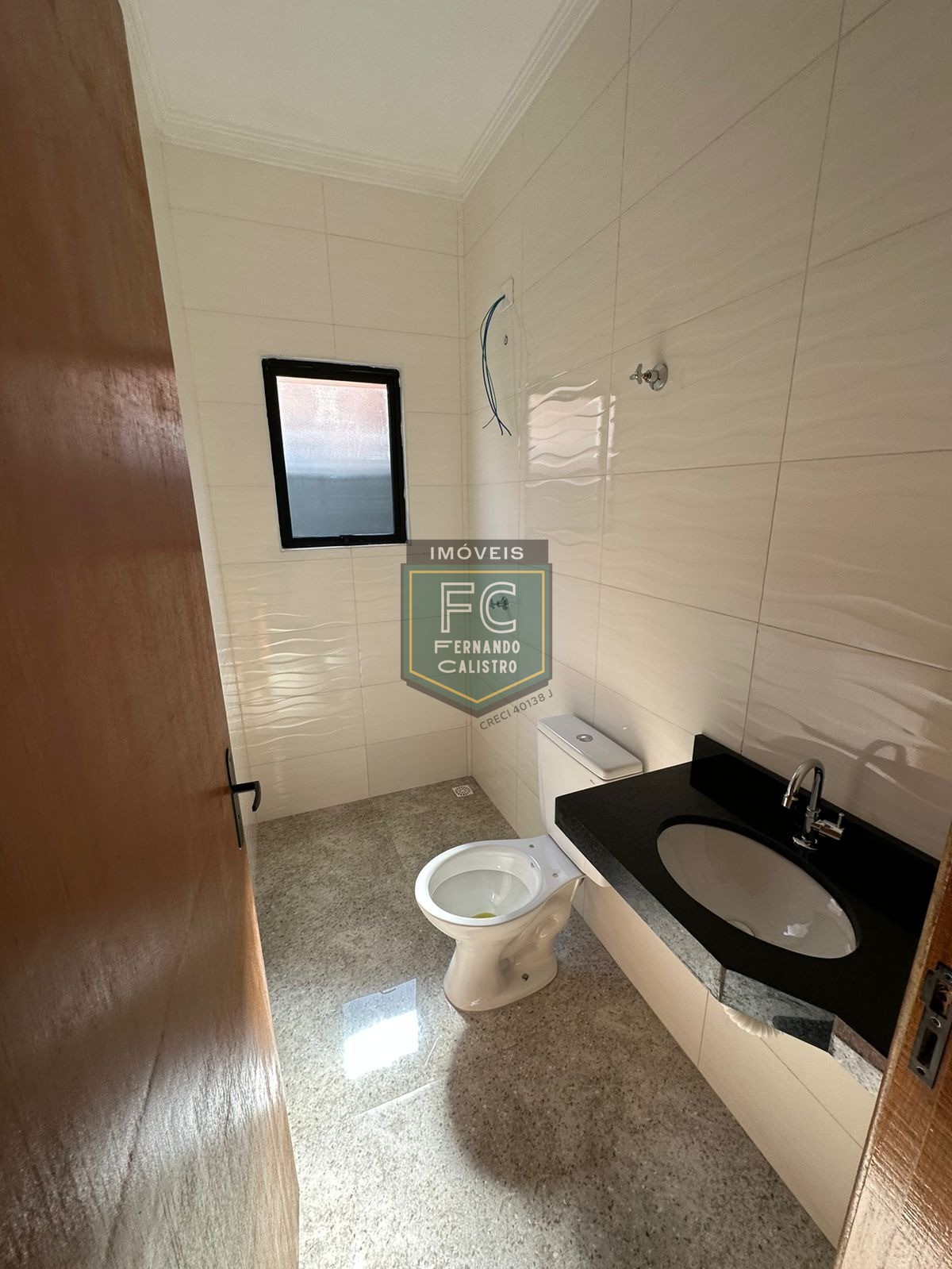 Casas novas prontas para morar, 2 dormitórios (1 suíte), quintal c/ piscina, área gourmet c/ churrasqueira, 2 vagas, 750 mts da praia, itanhaém - sp