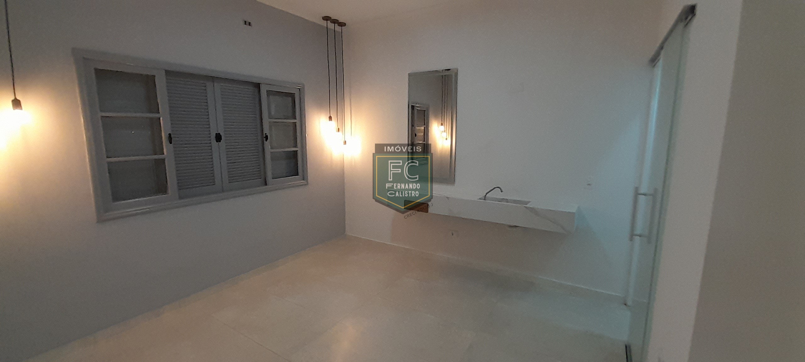 Casa Térrea de Esquina em Frente ao Mar, 3 Dormitórios (1 Suíte) Reformada, Piscina, Espaço p/ Churrasqueira, 3 Vagas, Jd. Imperador, Praia Grande SP
