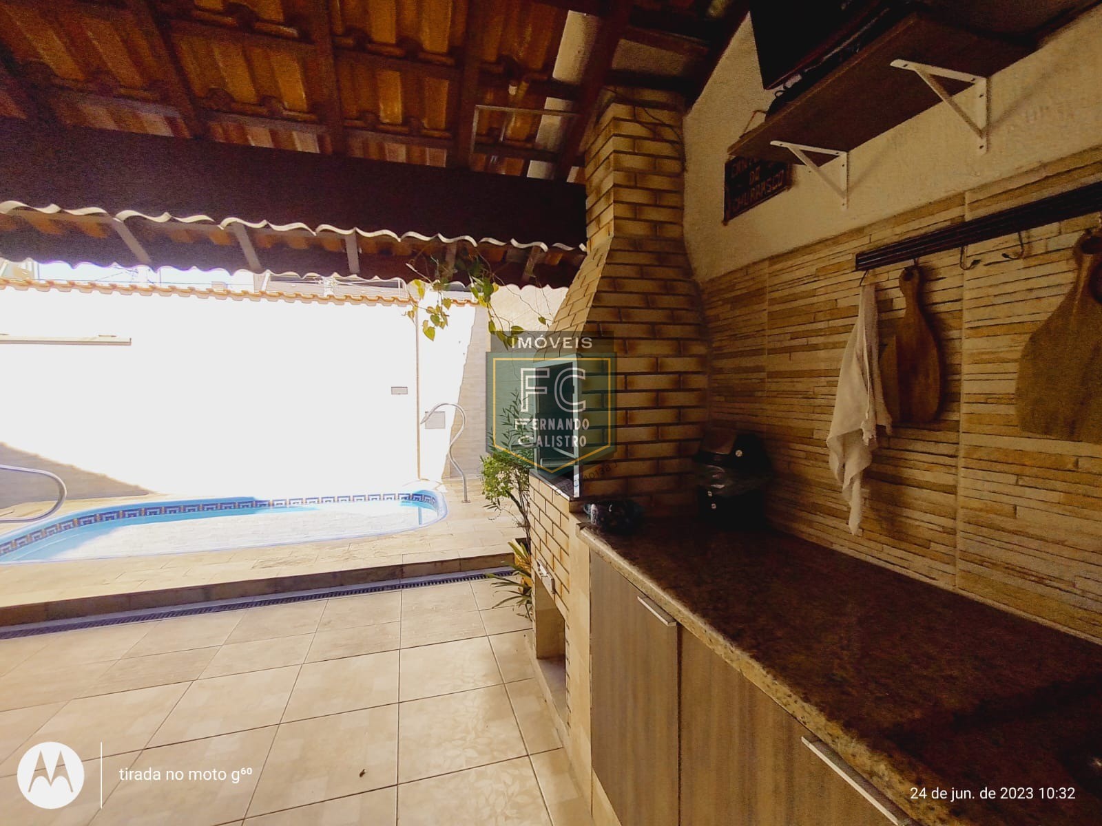 Casa térrea 3 dormitórios (1 suíte) de esquina modernizada, 