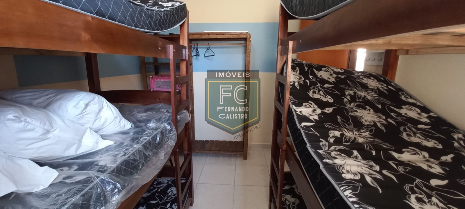 Casa Térrea na Praia em Condomínio Fechado, Mobiliada, 2 Dormitórios, Quintal c/ Piscina e Churrasqueira, 1 Vaga, Financia, Cibratel II, Itanhaém SP