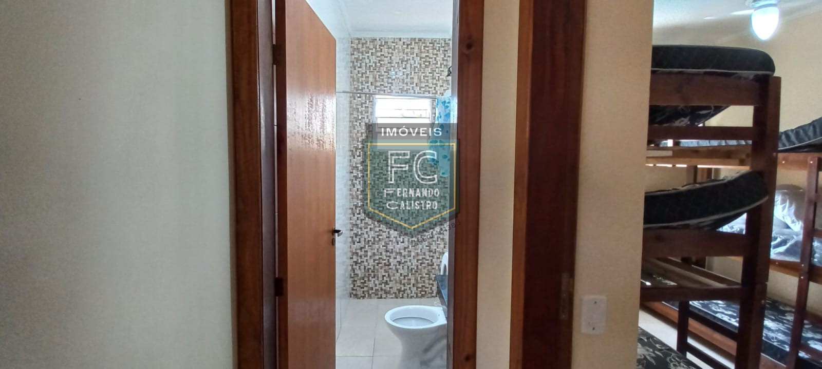 Casa Térrea na Praia em Condomínio Fechado, Mobiliada, 2 Dormitórios, Quintal c/ Piscina e Churrasqueira, 1 Vaga, Financia, Cibratel II, Itanhaém SP
