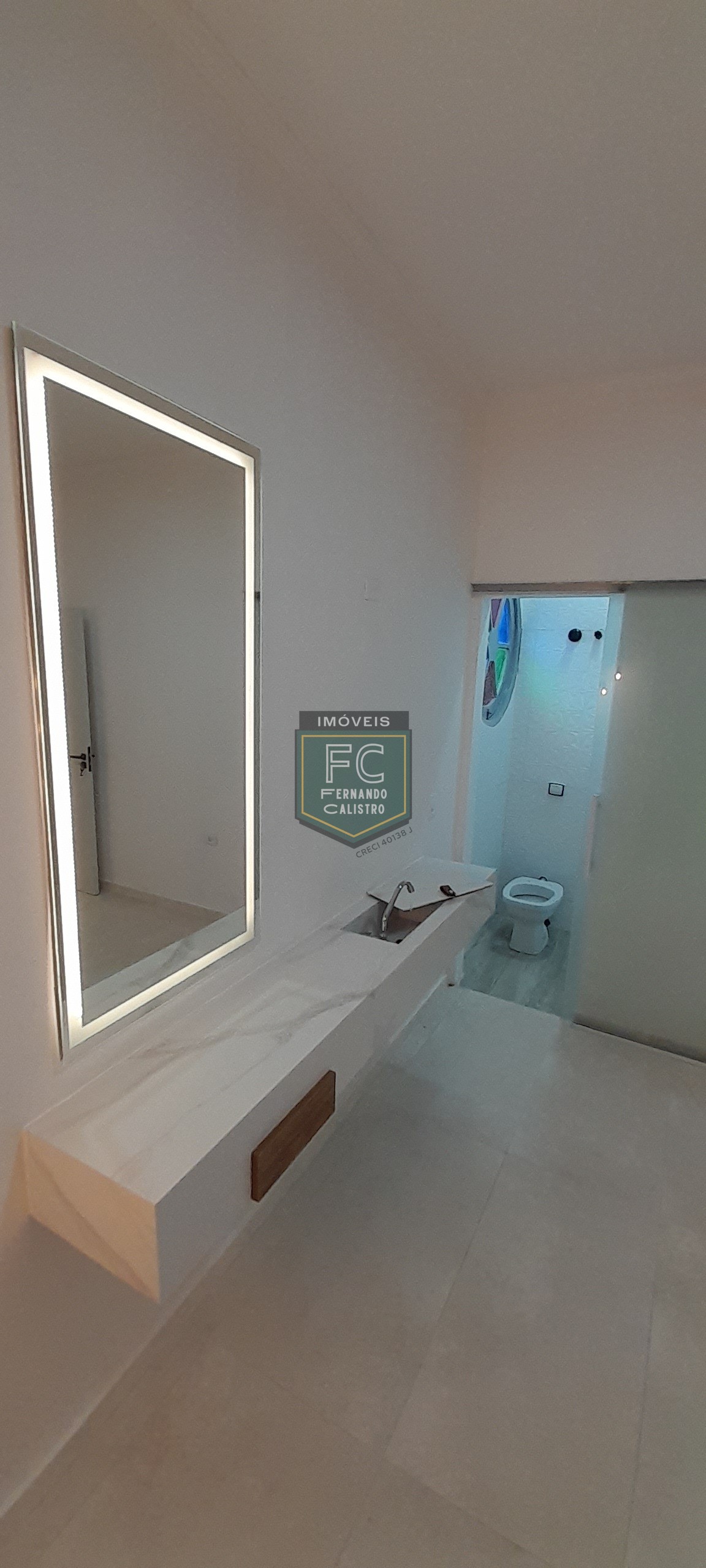Casa Térrea de Esquina em Frente ao Mar, 3 Dormitórios (1 Suíte) Reformada, Piscina, Espaço p/ Churrasqueira, 3 Vagas, Jd. Imperador, Praia Grande SP