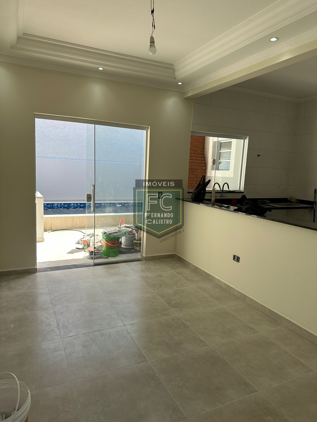 Casa térrea nova a 140 mts da praia, 2 suítes, quintal c/ pi