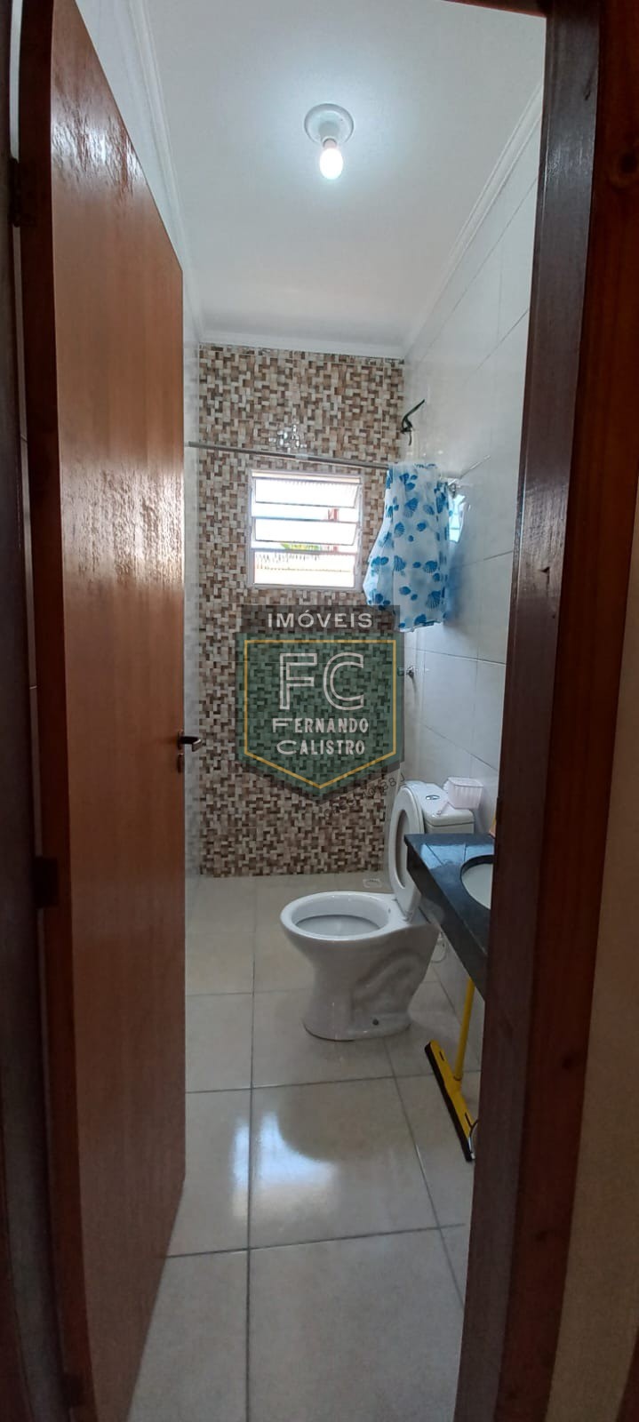 Casa Térrea na Praia em Condomínio Fechado, Mobiliada, 2 Dormitórios, Quintal c/ Piscina e Churrasqueira, 1 Vaga, Financia, Cibratel II, Itanhaém SP