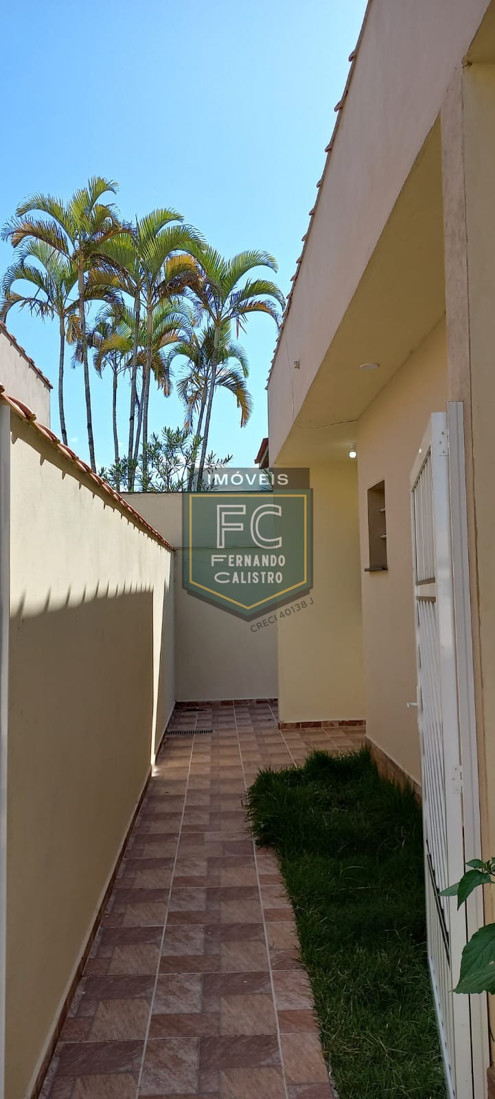 Casa Térrea na Praia em Condomínio Fechado, Mobiliada, 2 Dormitórios, Quintal c/ Piscina e Churrasqueira, 1 Vaga, Financia, Cibratel II, Itanhaém SP