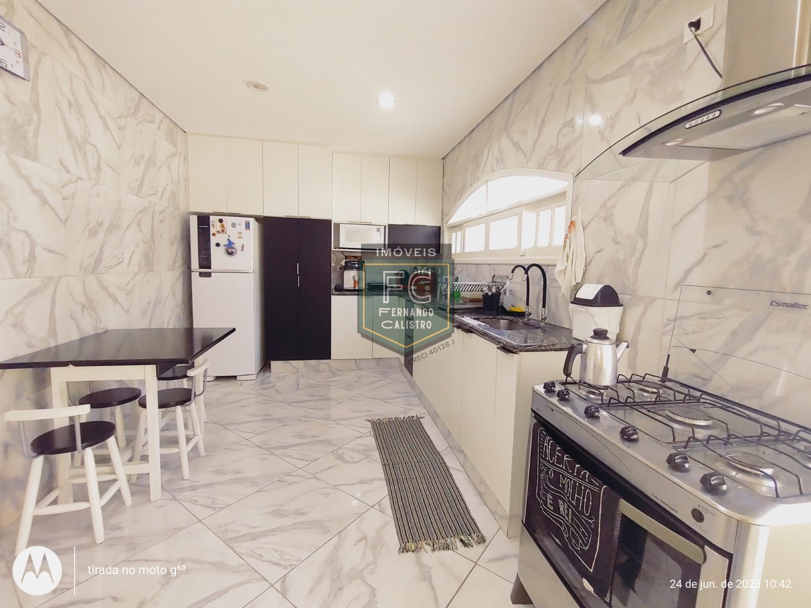Casa térrea 3 dormitórios (1 suíte) de esquina modernizada, 