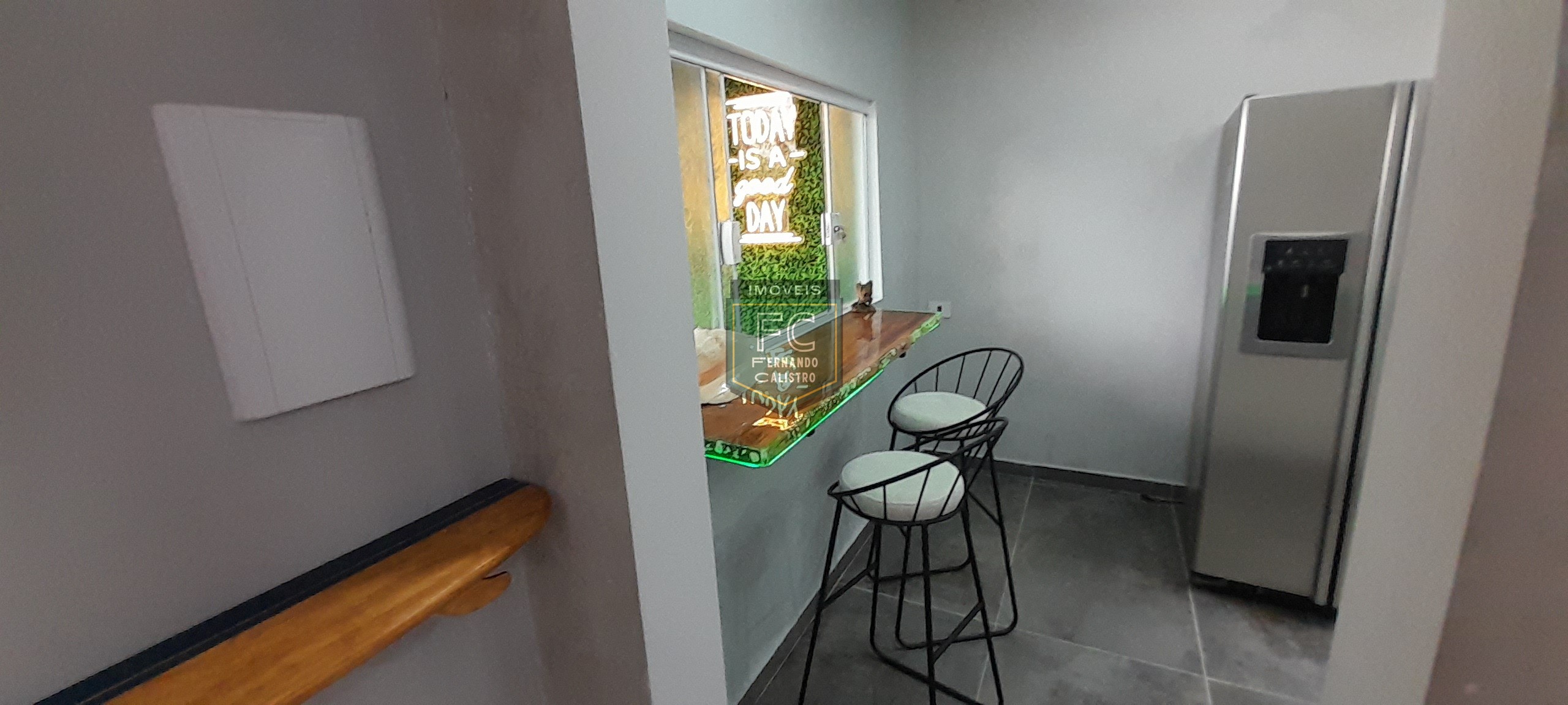 Casa Térrea de Esquina em Frente ao Mar, 3 Dormitórios (1 Suíte) Reformada, Piscina, Espaço p/ Churrasqueira, 3 Vagas, Jd. Imperador, Praia Grande SP