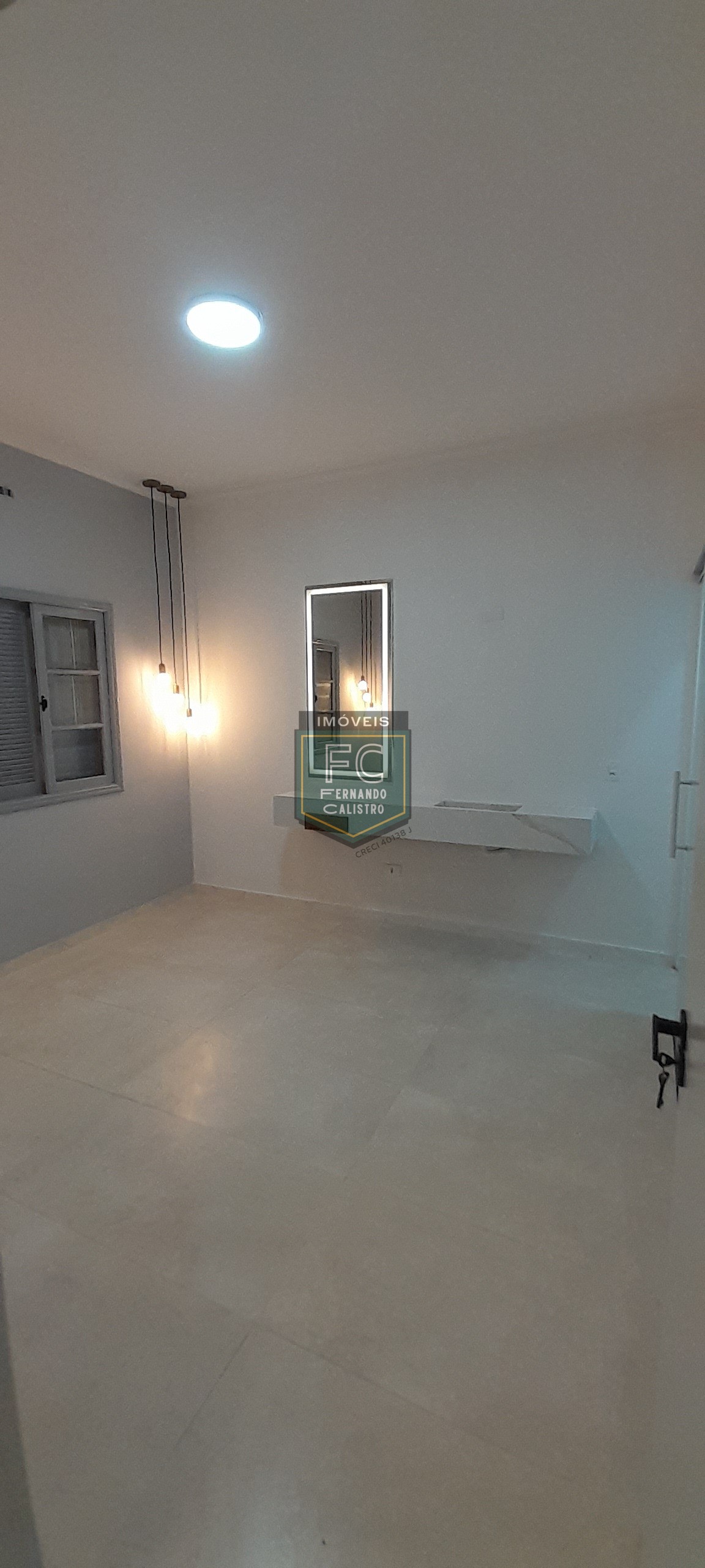 Casa Térrea de Esquina em Frente ao Mar, 3 Dormitórios (1 Suíte) Reformada, Piscina, Espaço p/ Churrasqueira, 3 Vagas, Jd. Imperador, Praia Grande SP