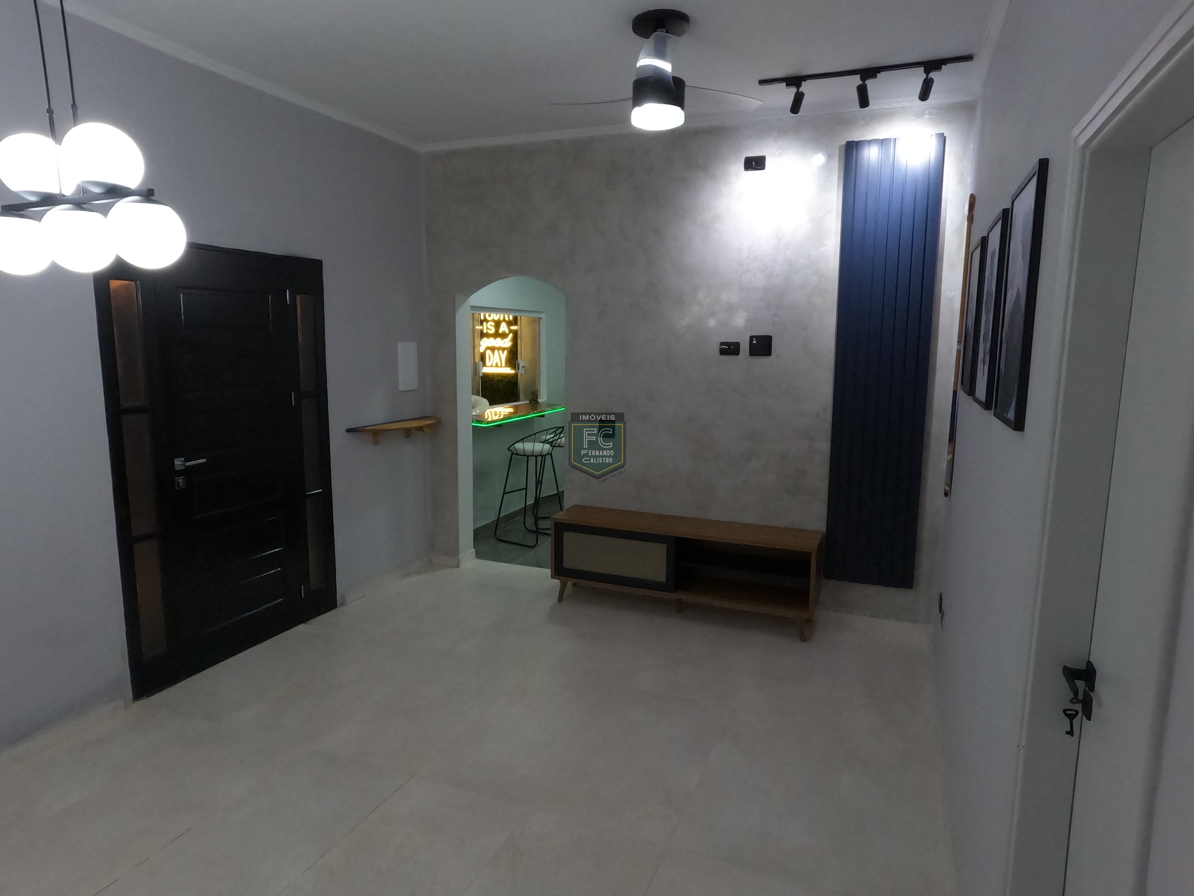 Casa Térrea de Esquina em Frente ao Mar, 3 Dormitórios (1 Suíte) Reformada, Piscina, Espaço p/ Churrasqueira, 3 Vagas, Jd. Imperador, Praia Grande SP