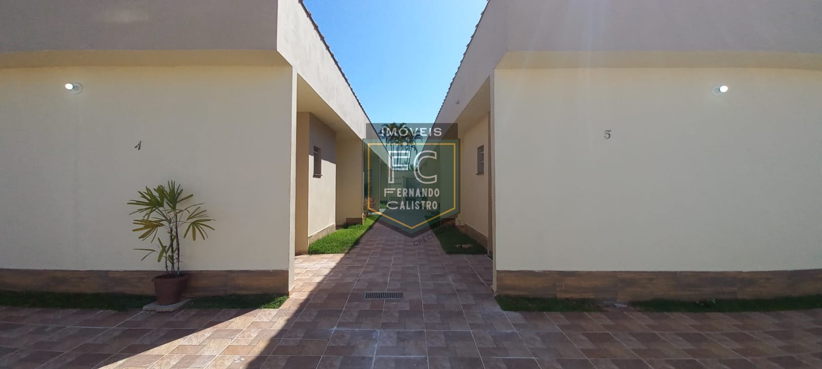Casa térrea na praia em condomínio fechado, mobiliada, 2 dor