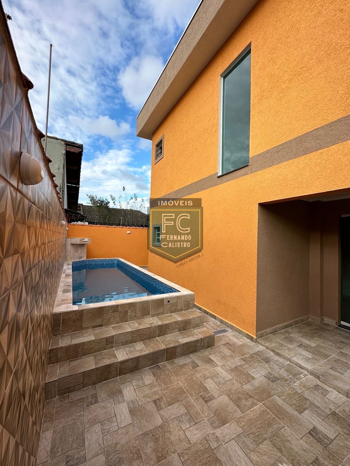Sobrados Novos 2 Dormitórios (2 Suítes), Condomínio Fechado, Quintal c/ Piscina e Churrasqueira, Financia Banco, Lado Praia, Cibratel II, Itanhaém SP