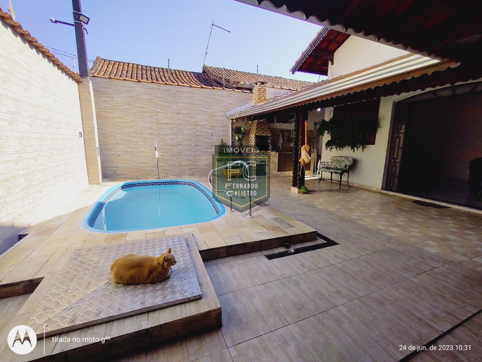 Casa térrea 3 dormitórios (1 suíte) de esquina modernizada, 