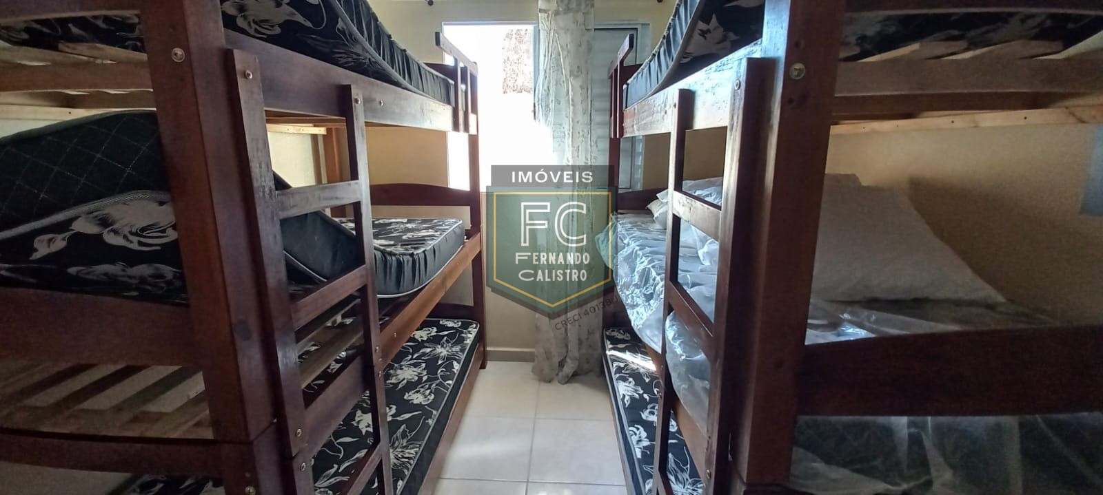 Casa Térrea na Praia em Condomínio Fechado, Mobiliada, 2 Dormitórios, Quintal c/ Piscina e Churrasqueira, 1 Vaga, Financia, Cibratel II, Itanhaém SP