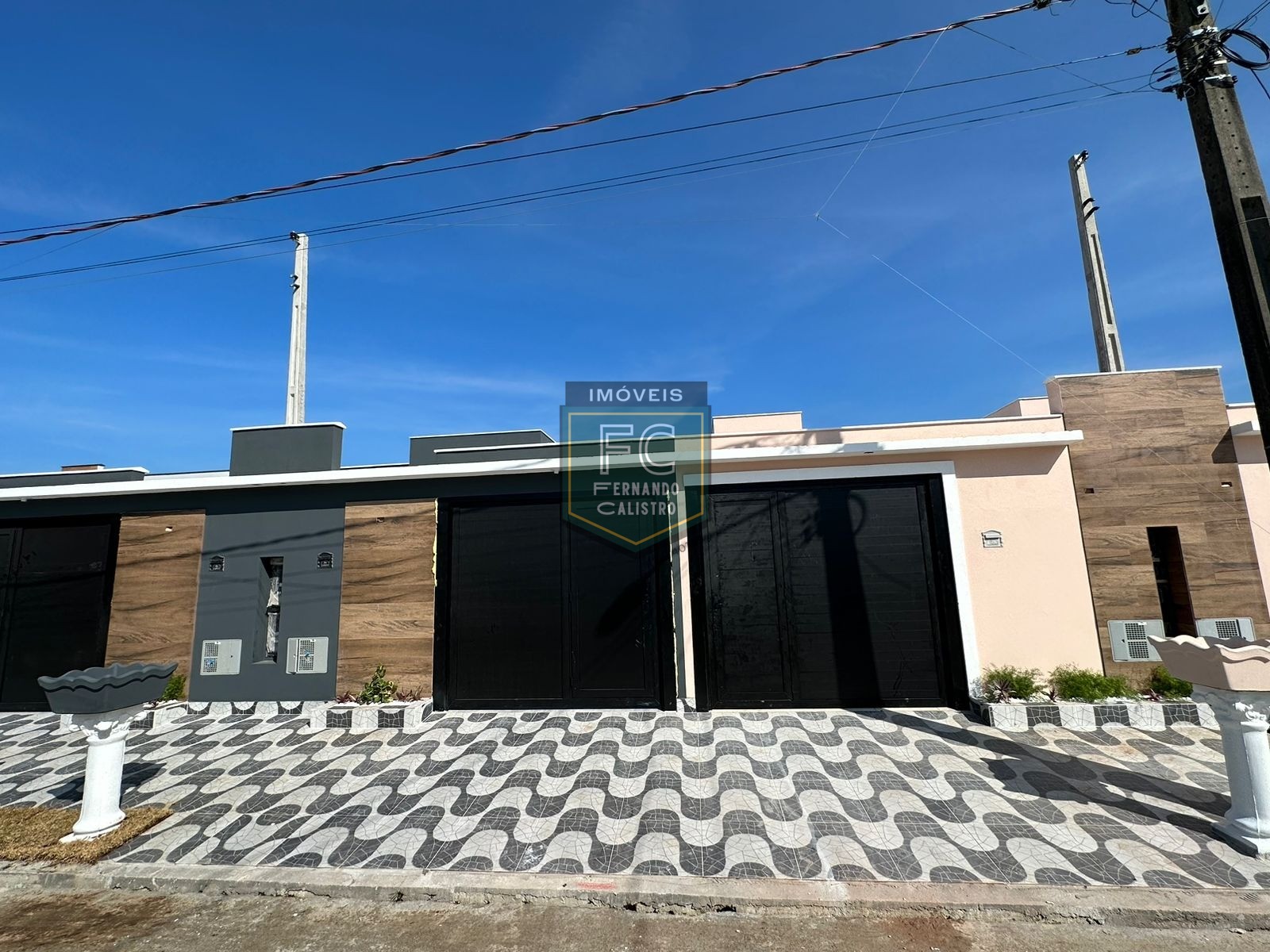 Casas novas prontas para morar, 2 dormitórios (1 suíte), quintal c/ piscina, área gourmet c/ churrasqueira, 2 vagas, 750 mts da praia, itanhaém - sp