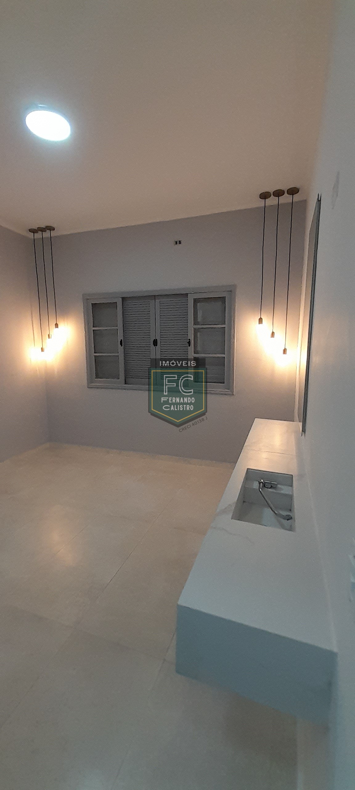 Casa Térrea de Esquina em Frente ao Mar, 3 Dormitórios (1 Suíte) Reformada, Piscina, Espaço p/ Churrasqueira, 3 Vagas, Jd. Imperador, Praia Grande SP