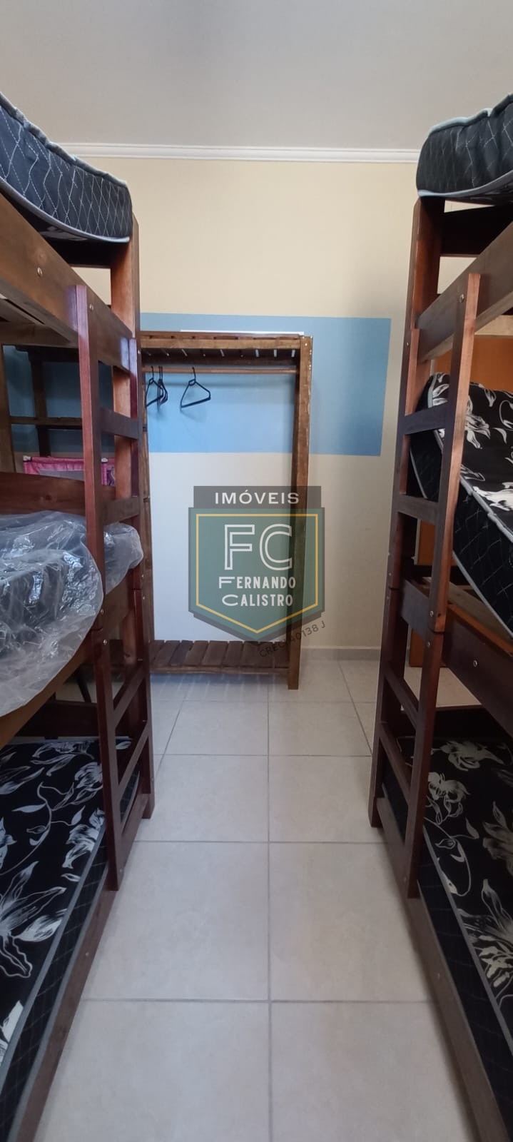 Casa Térrea na Praia em Condomínio Fechado, Mobiliada, 2 Dormitórios, Quintal c/ Piscina e Churrasqueira, 1 Vaga, Financia, Cibratel II, Itanhaém SP