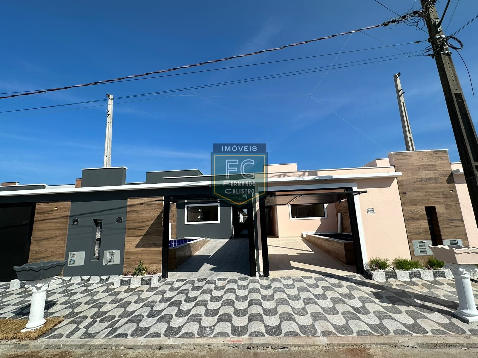 Casas novas prontas para morar, 2 dormitórios (1 suíte), quintal c/ piscina, área gourmet c/ churrasqueira, 2 vagas, 750 mts da praia, itanhaém - sp