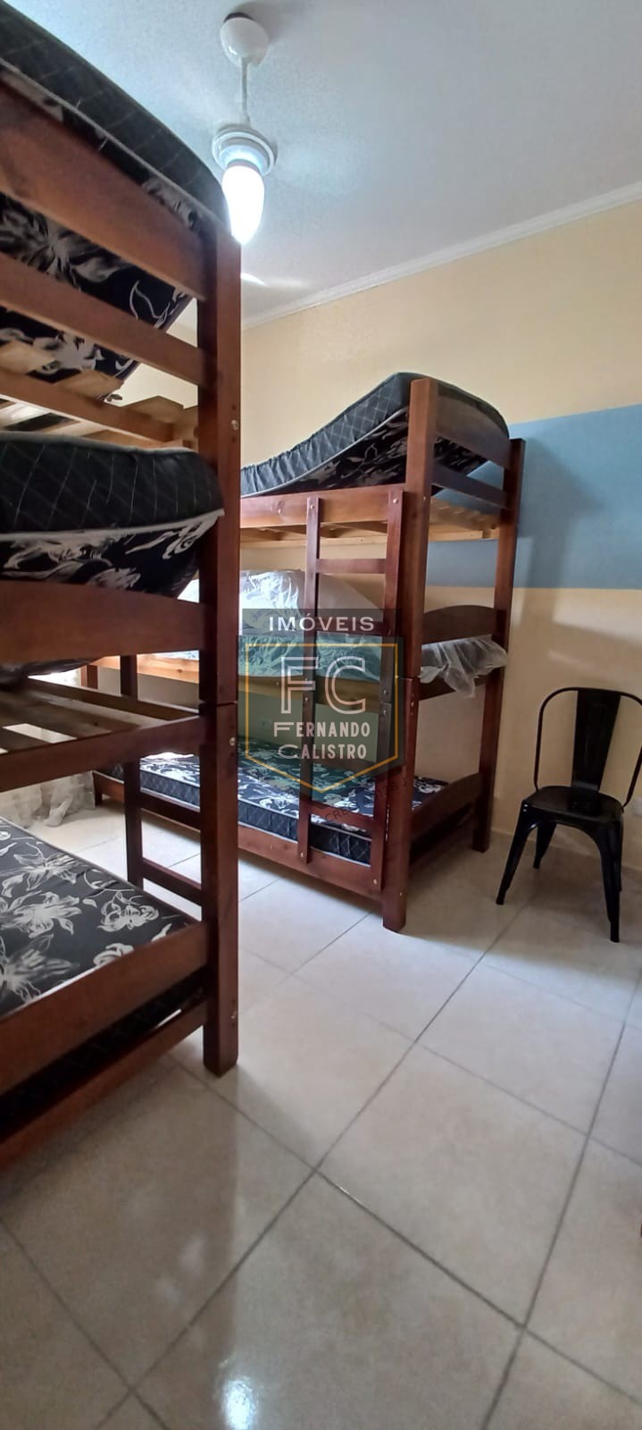 Casa Térrea na Praia em Condomínio Fechado, Mobiliada, 2 Dormitórios, Quintal c/ Piscina e Churrasqueira, 1 Vaga, Financia, Cibratel II, Itanhaém SP