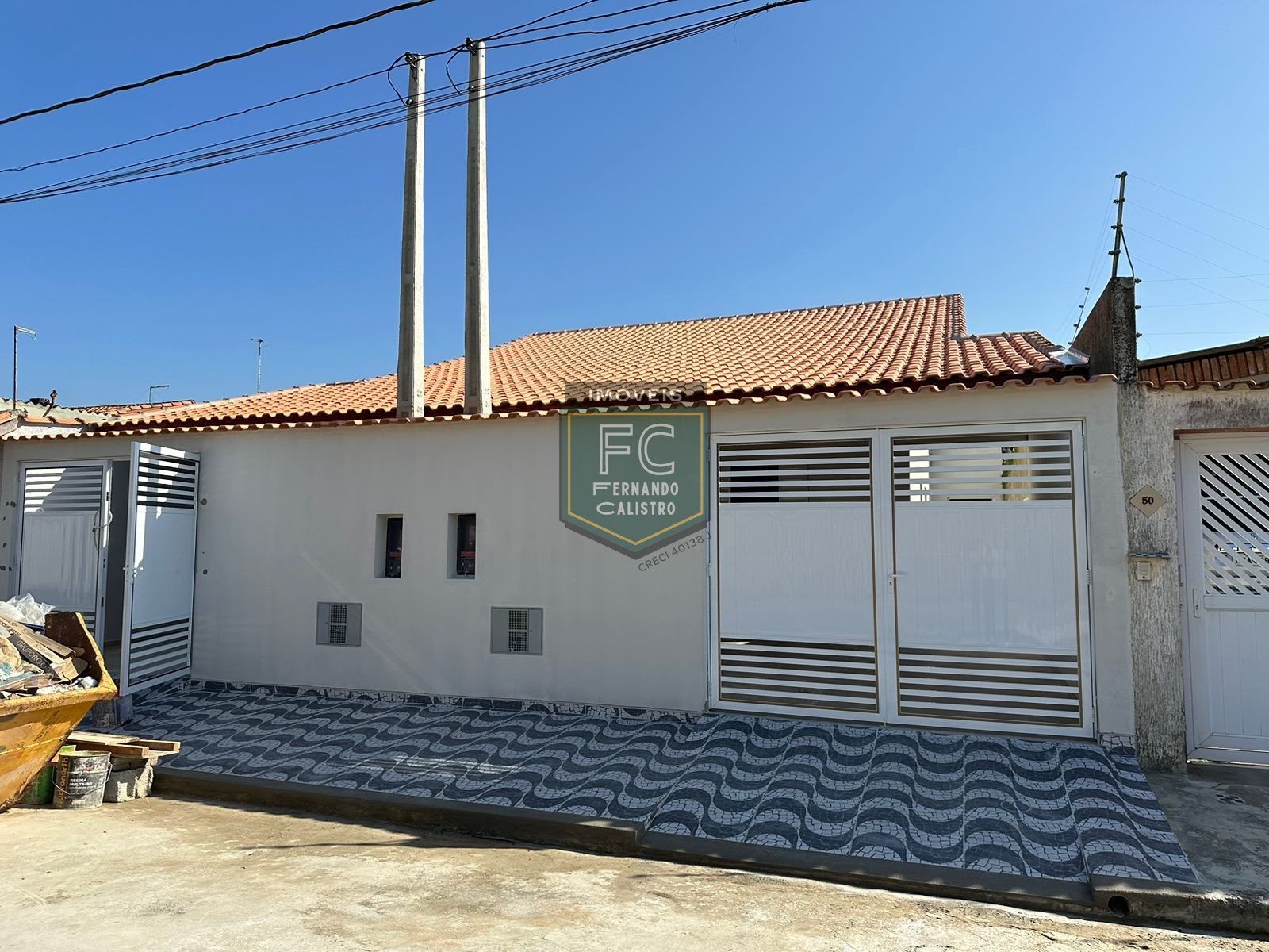Casa térrea nova a 140 mts da praia, 2 suítes, quintal c/ pi