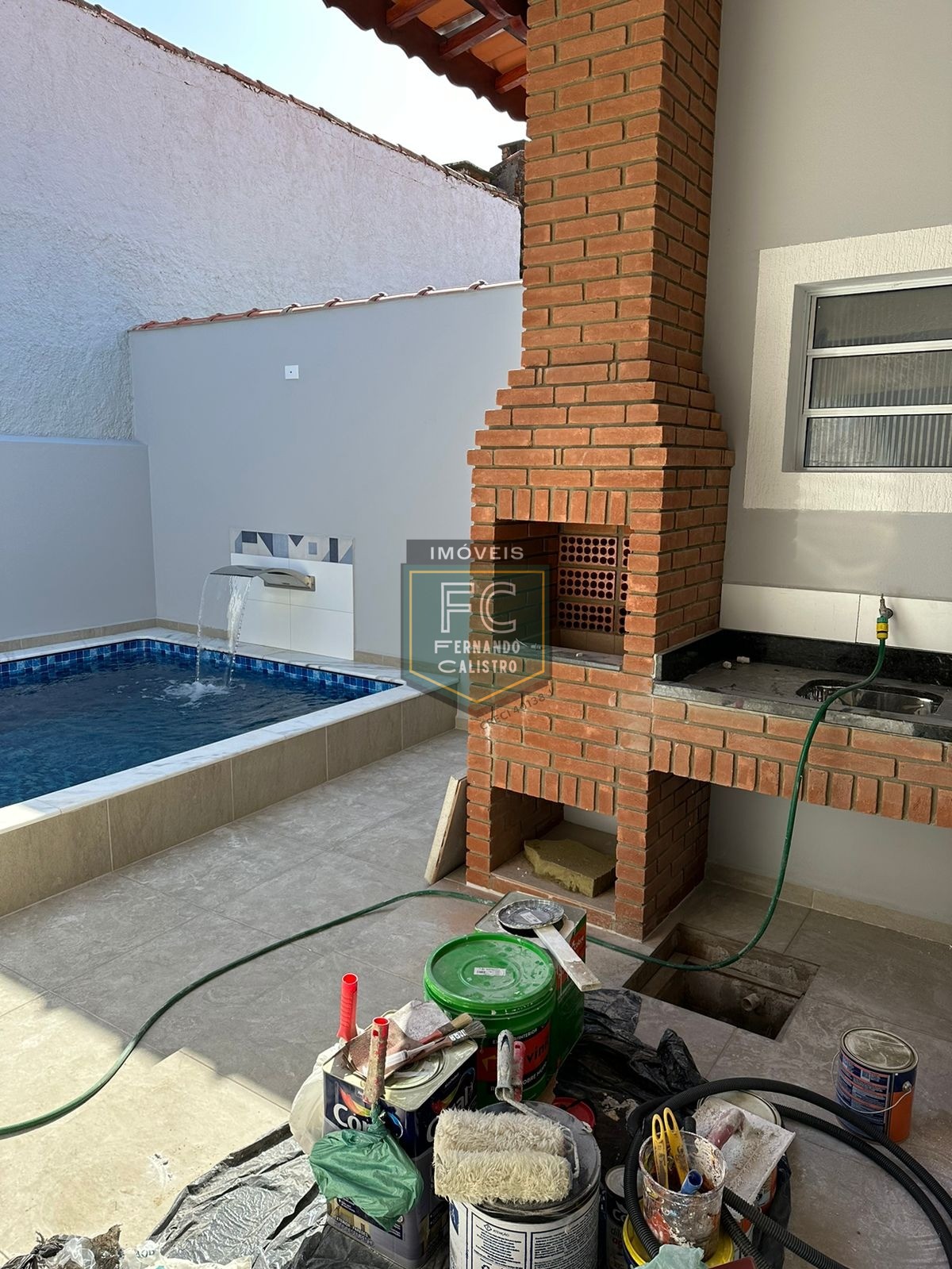 Casa térrea nova a 140 mts da praia, 2 suítes, quintal c/ pi