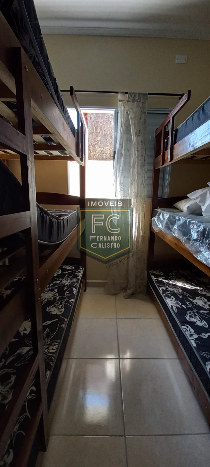 Casa Térrea na Praia em Condomínio Fechado, Mobiliada, 2 Dormitórios, Quintal c/ Piscina e Churrasqueira, 1 Vaga, Financia, Cibratel II, Itanhaém SP