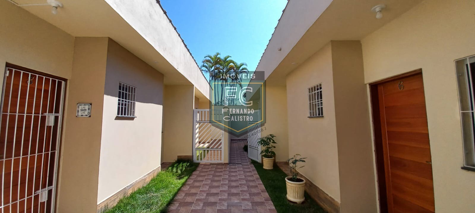 Casa térrea na praia em condomínio fechado, mobiliada, 2 dor