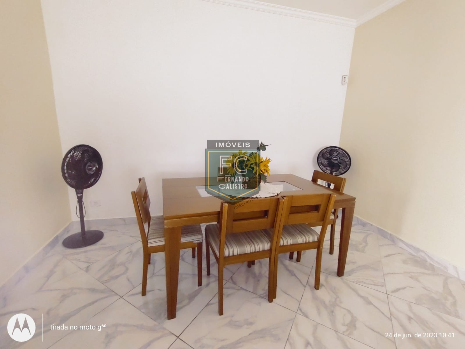 Casa térrea 3 dormitórios (1 suíte) de esquina modernizada, 