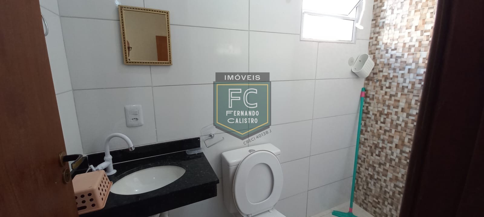 Casa Térrea na Praia em Condomínio Fechado, Mobiliada, 2 Dormitórios, Quintal c/ Piscina e Churrasqueira, 1 Vaga, Financia, Cibratel II, Itanhaém SP