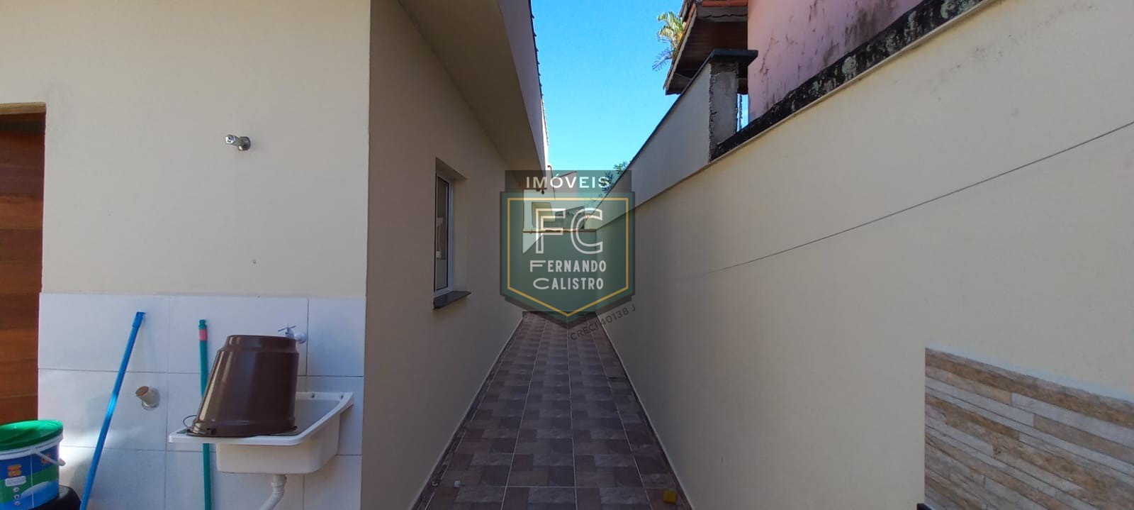 Casa térrea na praia em condomínio fechado, mobiliada, 2 dor