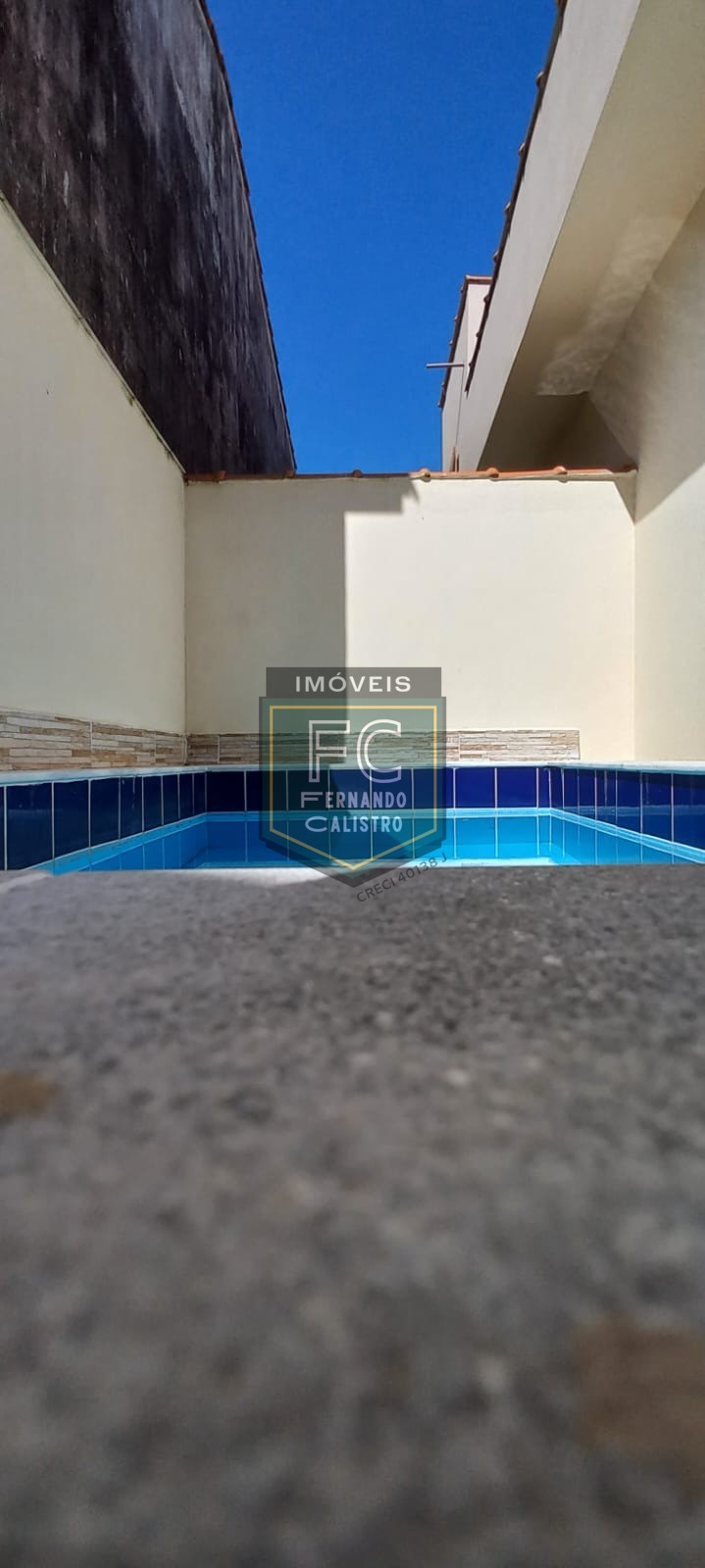 Casa Térrea na Praia em Condomínio Fechado, Mobiliada, 2 Dormitórios, Quintal c/ Piscina e Churrasqueira, 1 Vaga, Financia, Cibratel II, Itanhaém SP