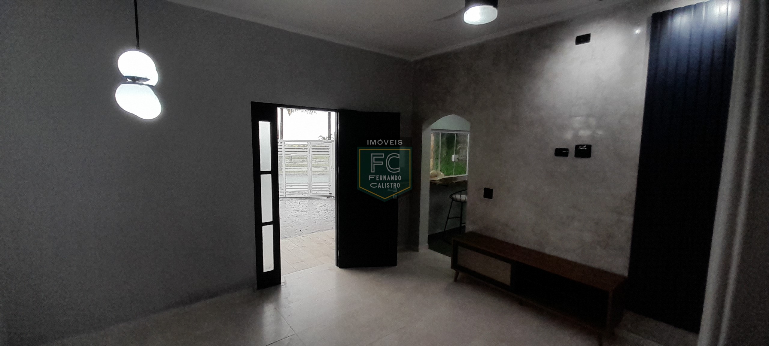 Casa Térrea de Esquina em Frente ao Mar, 3 Dormitórios (1 Suíte) Reformada, Piscina, Espaço p/ Churrasqueira, 3 Vagas, Jd. Imperador, Praia Grande SP
